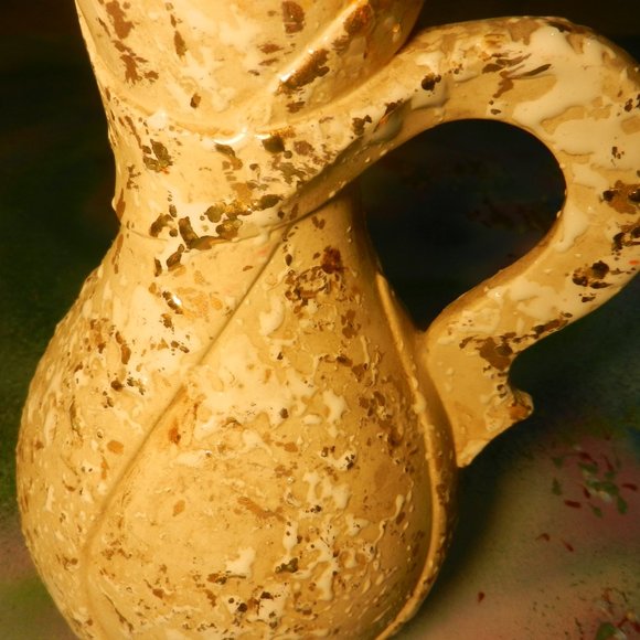 VTG cream gold textured spatter urn vase w handle **read description** - Picture 9 of 14